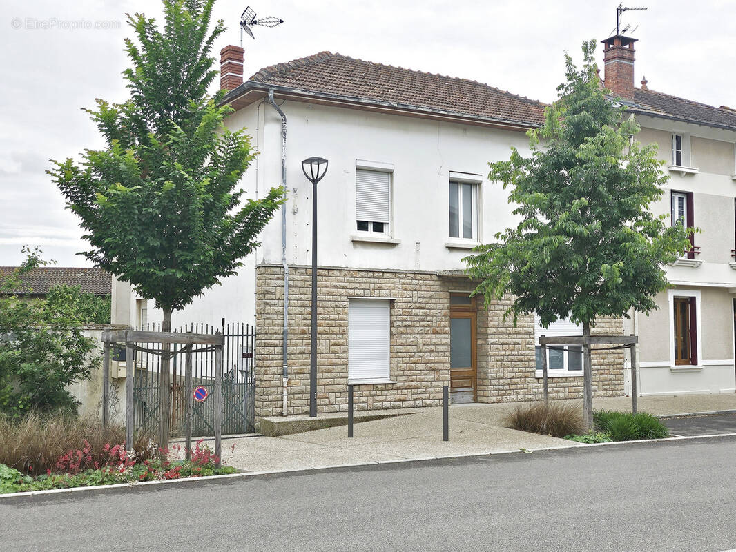 Appartement à EPINOUZE
