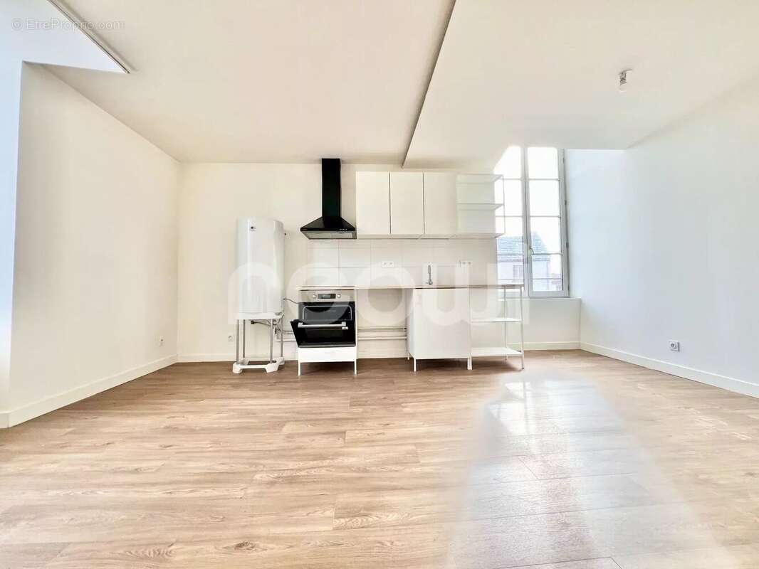 Appartement à COMBRONDE