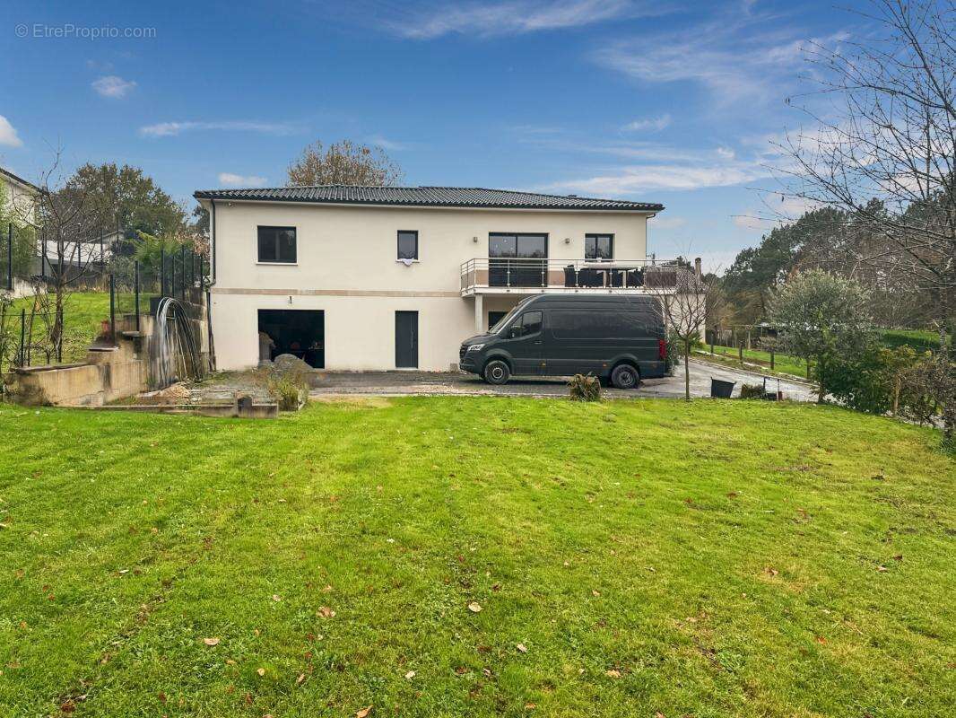 Maison à CHATEAU-L'EVEQUE