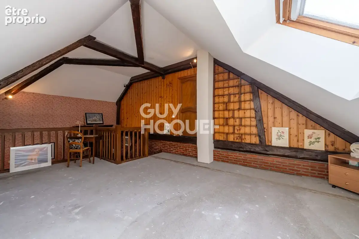 Maison de caractère de 228,4 m² - DPE E - Six chambres, dépendances et vue sur les montagnes - photo 16