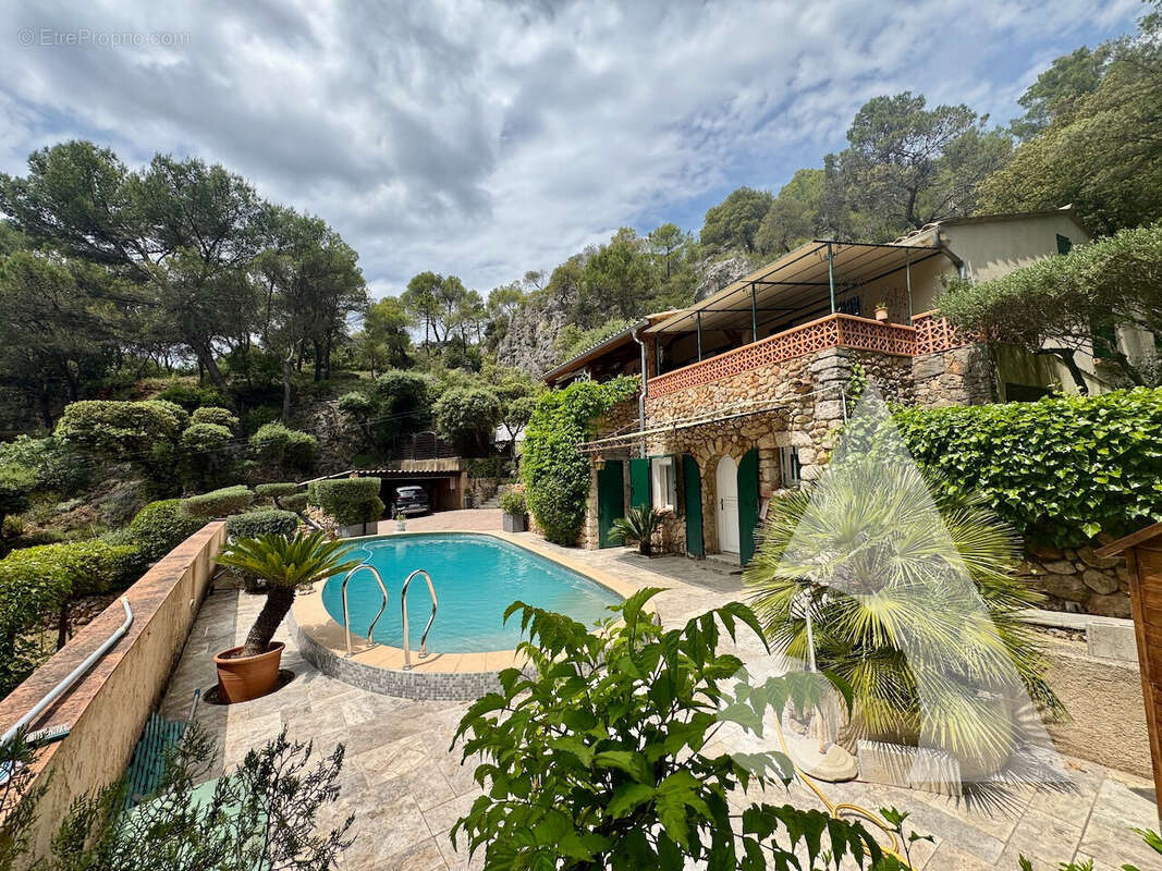 Maison à VILLECROZE