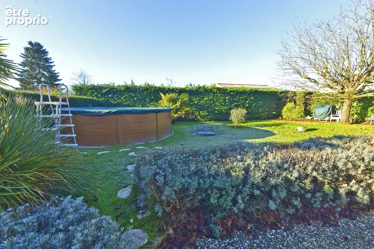 Maison 220 m² à Meursac  - photo 6