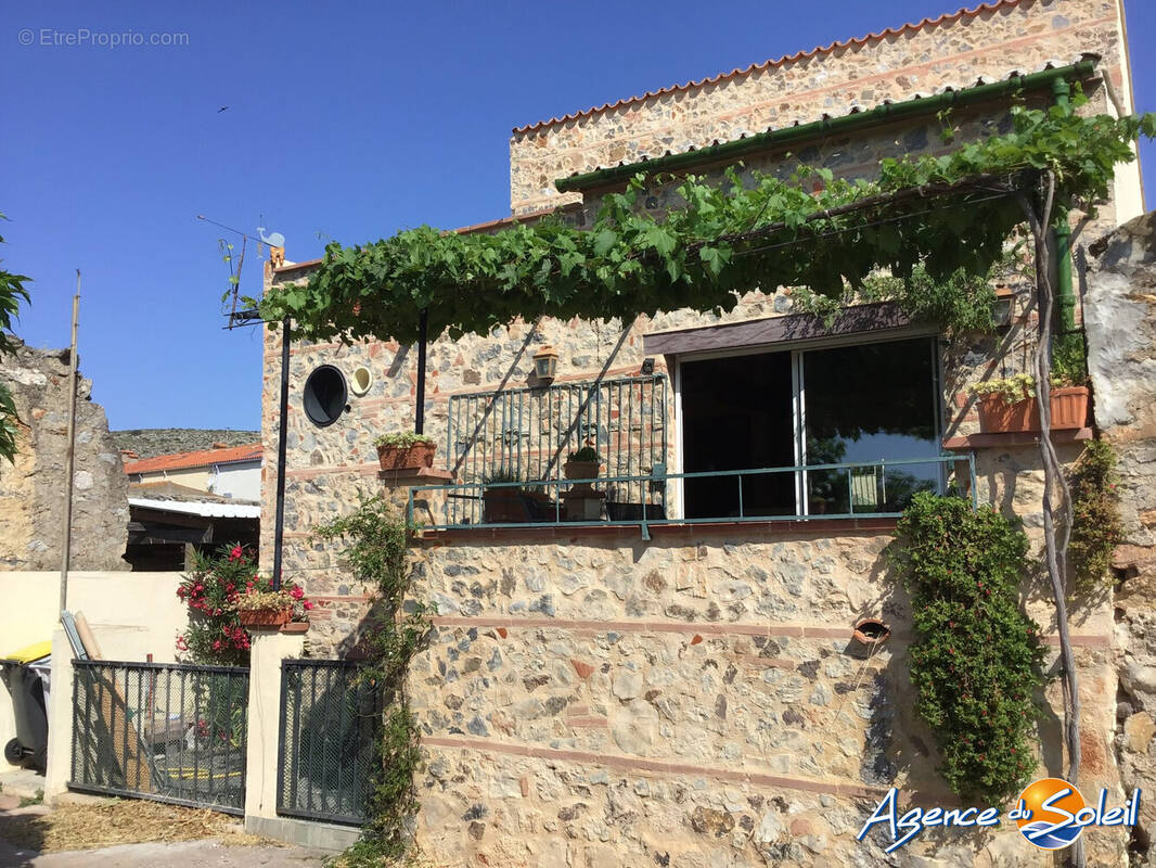 Maison à OPOUL-PERILLOS