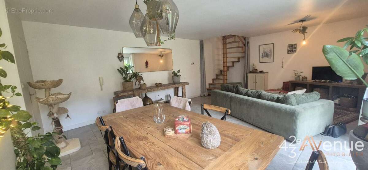 Appartement à SAINT-ETIENNE