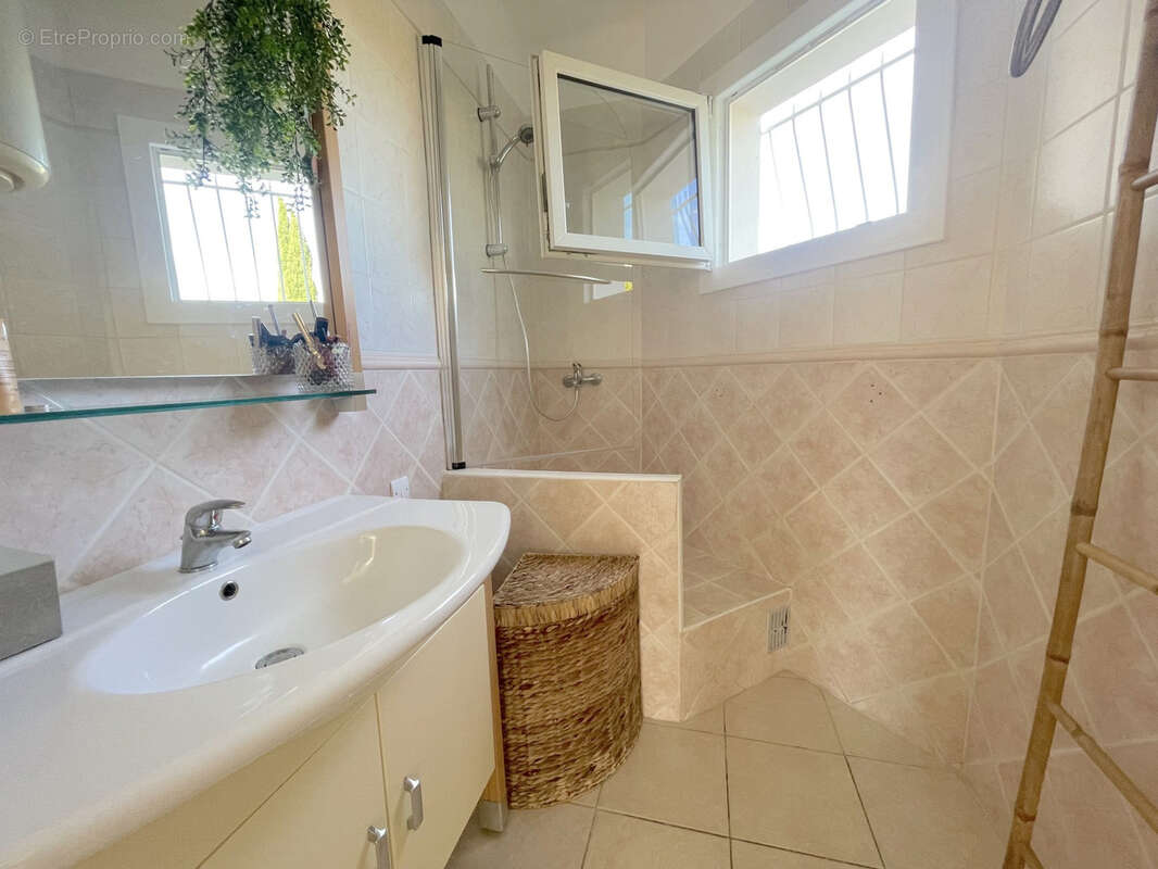 Appartement à SIX-FOURS-LES-PLAGES