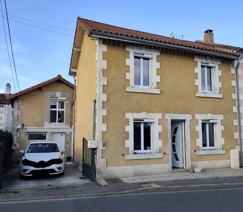 Maison à SAINT-ASTIER