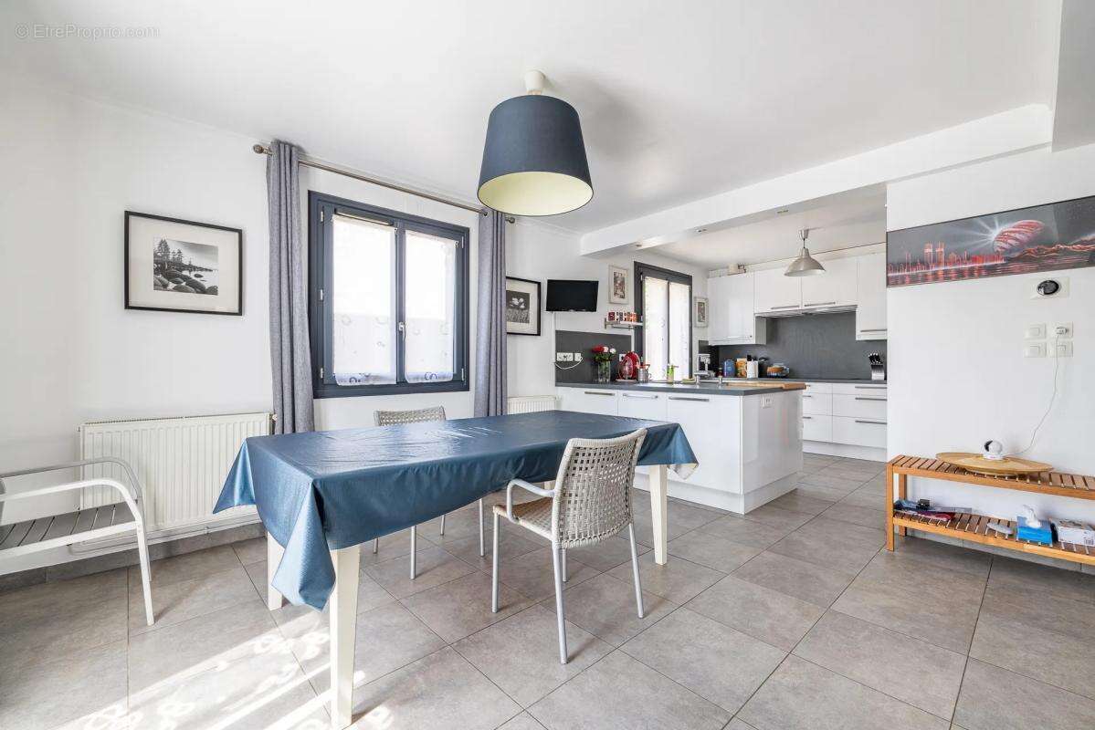 Maison de 5 pièces de 123 m² située à Lisses - photo 4