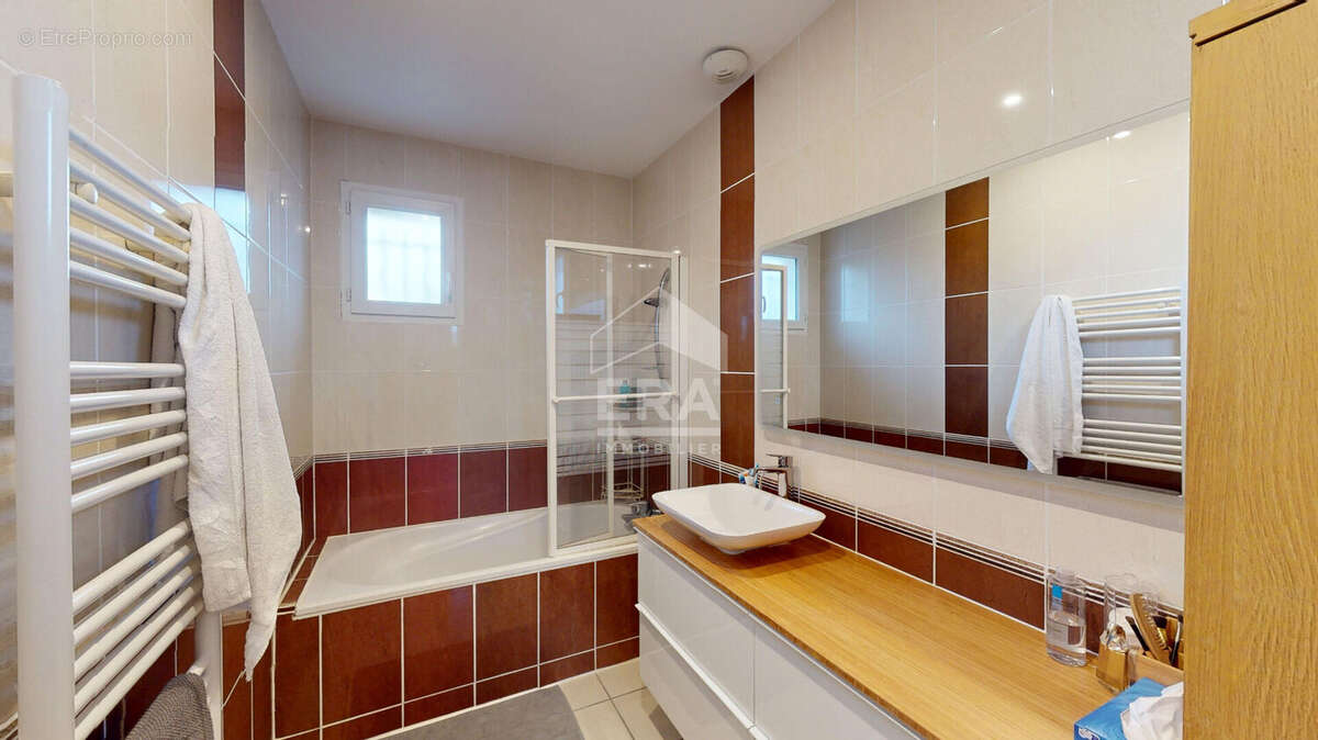 Maison à SAINT-MAURICE-DE-GOURDANS