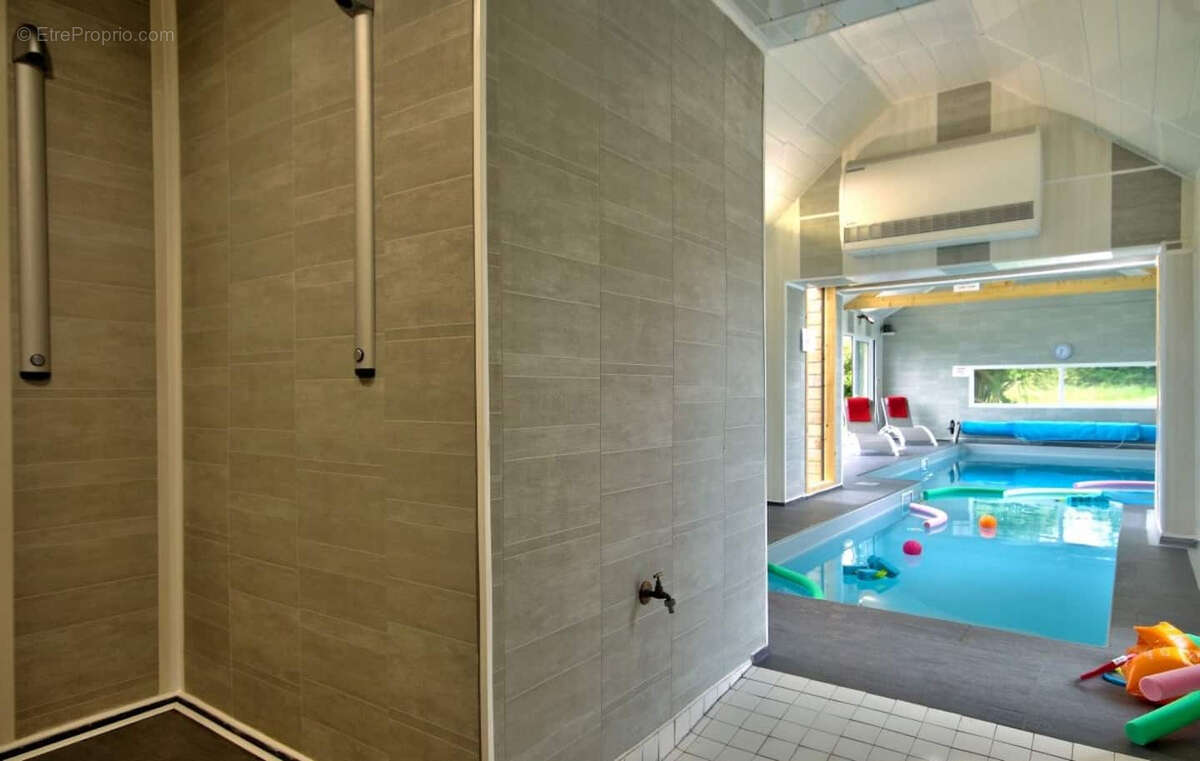 A VENDRE Longère Plounevez Lochrist 7 pièce(s) 131.44 m2 - photo 6