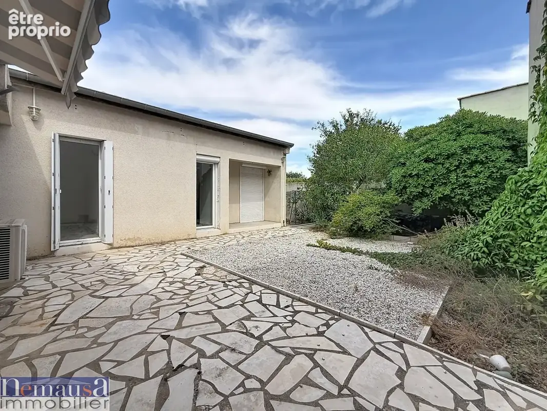 A vendre Maison de plain-pied rénovée avec jardin   Nîmes Saint-Césaire - photo 1
