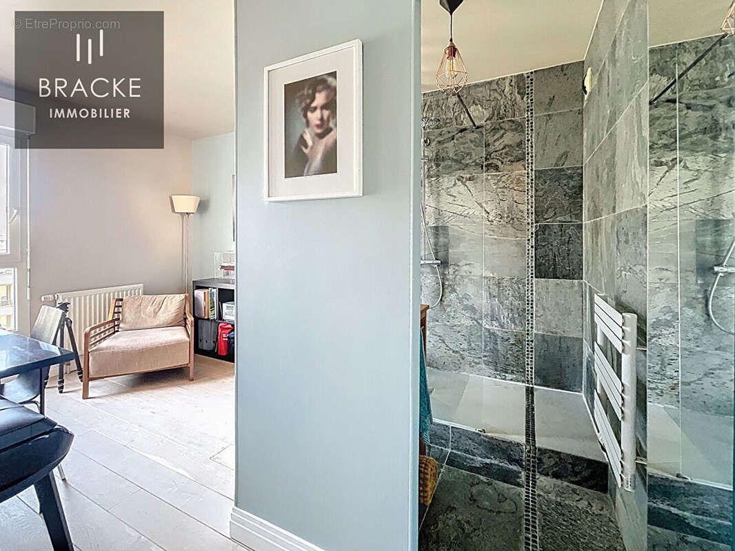 Appartement à COURBEVOIE