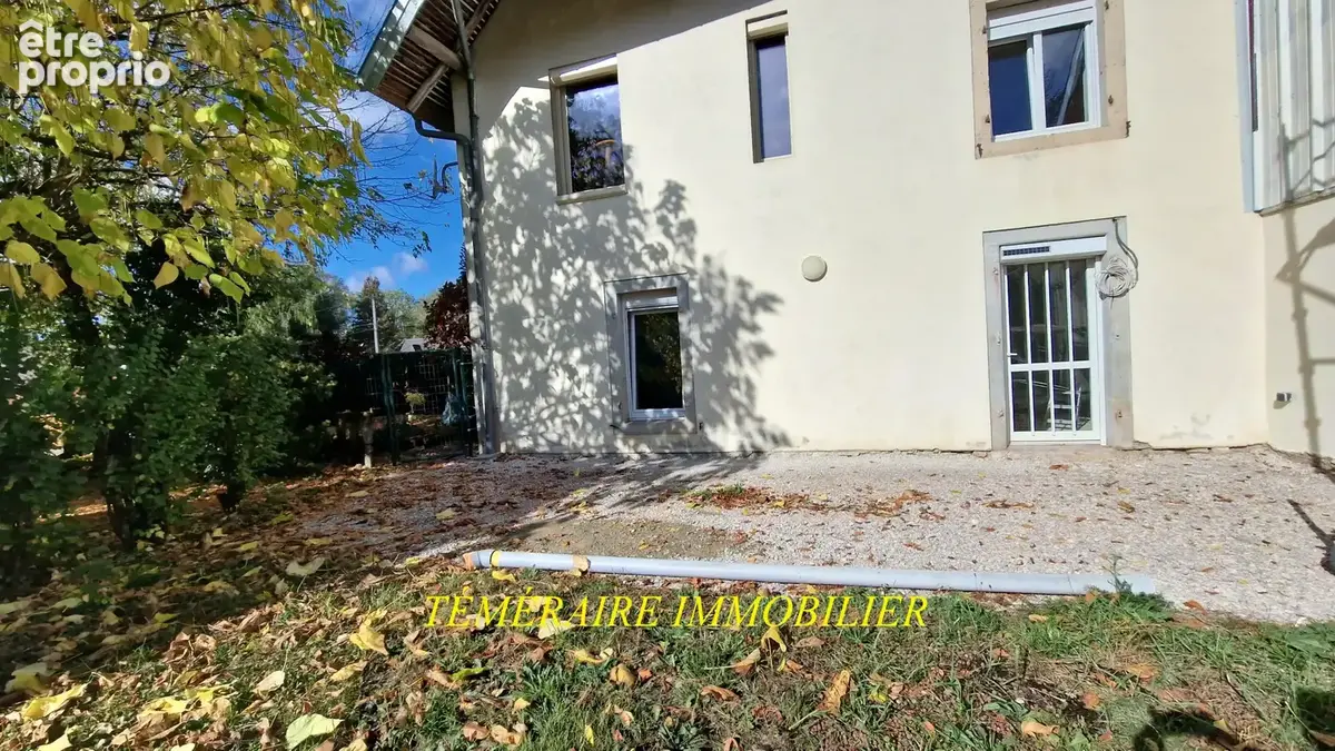 MONNET-LA-VILLE - Grand T4 en duplex de 165m2 - photo 4