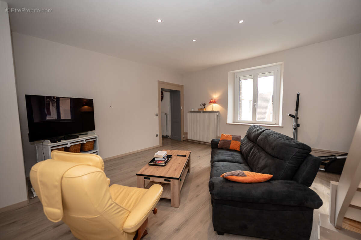 Appartement à FRASNE