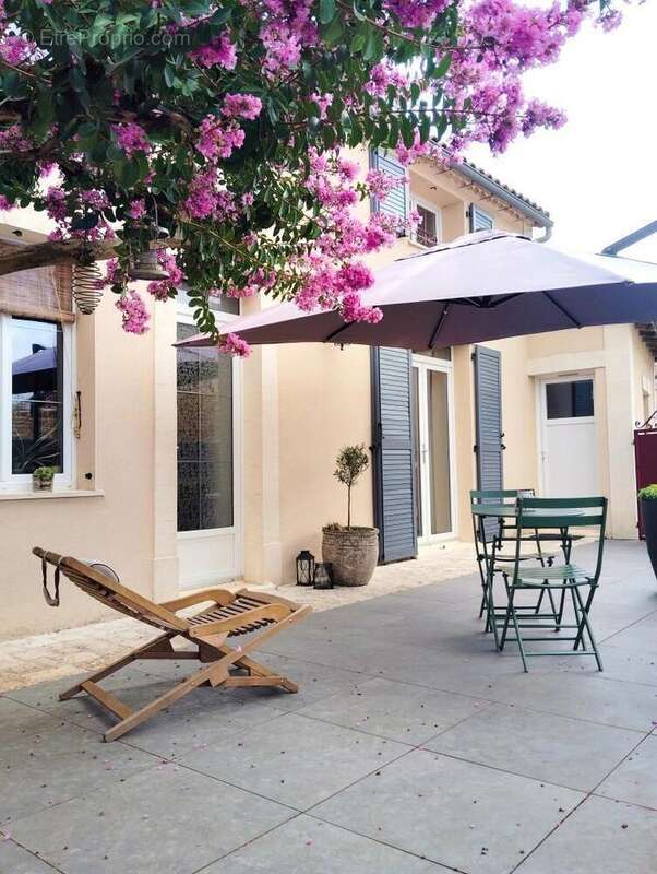 TERRASSE - Maison à COULGENS