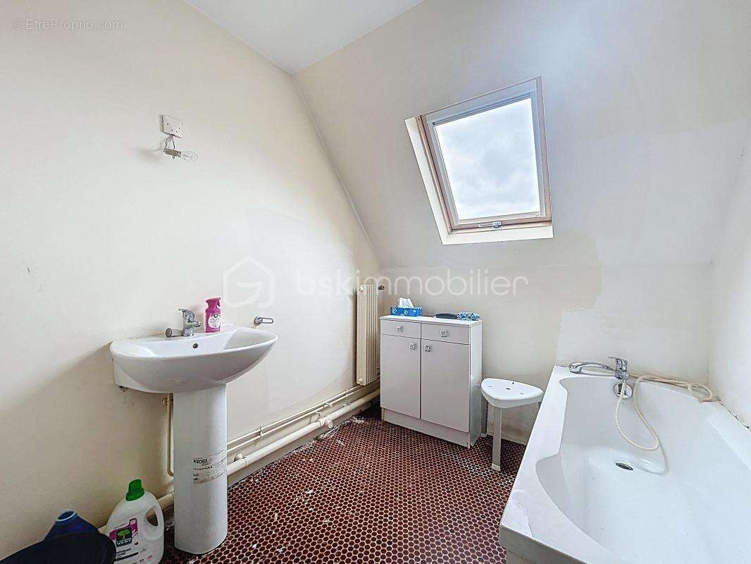 Maison à SAVIGNY-LE-TEMPLE