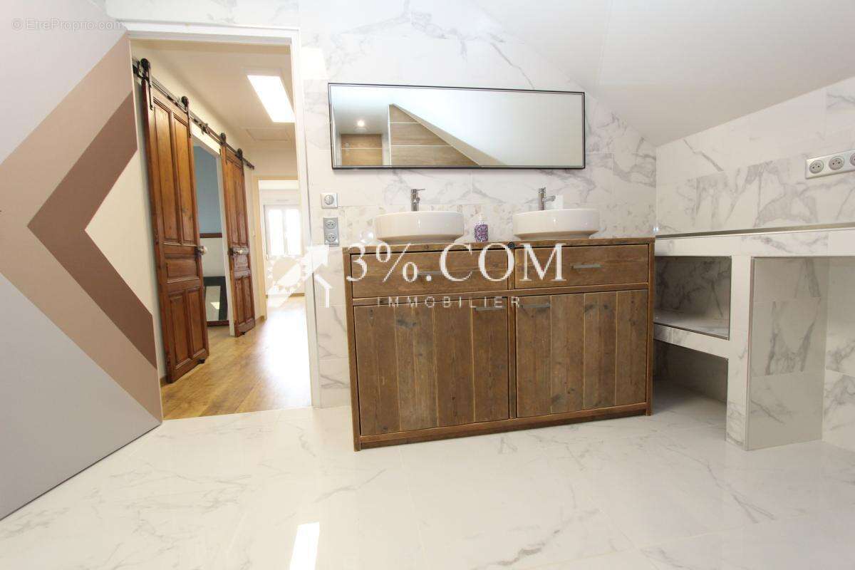 Maison 153 m2 - 2 chambres, possible 3 - Grange - Terrain cl - photo 2