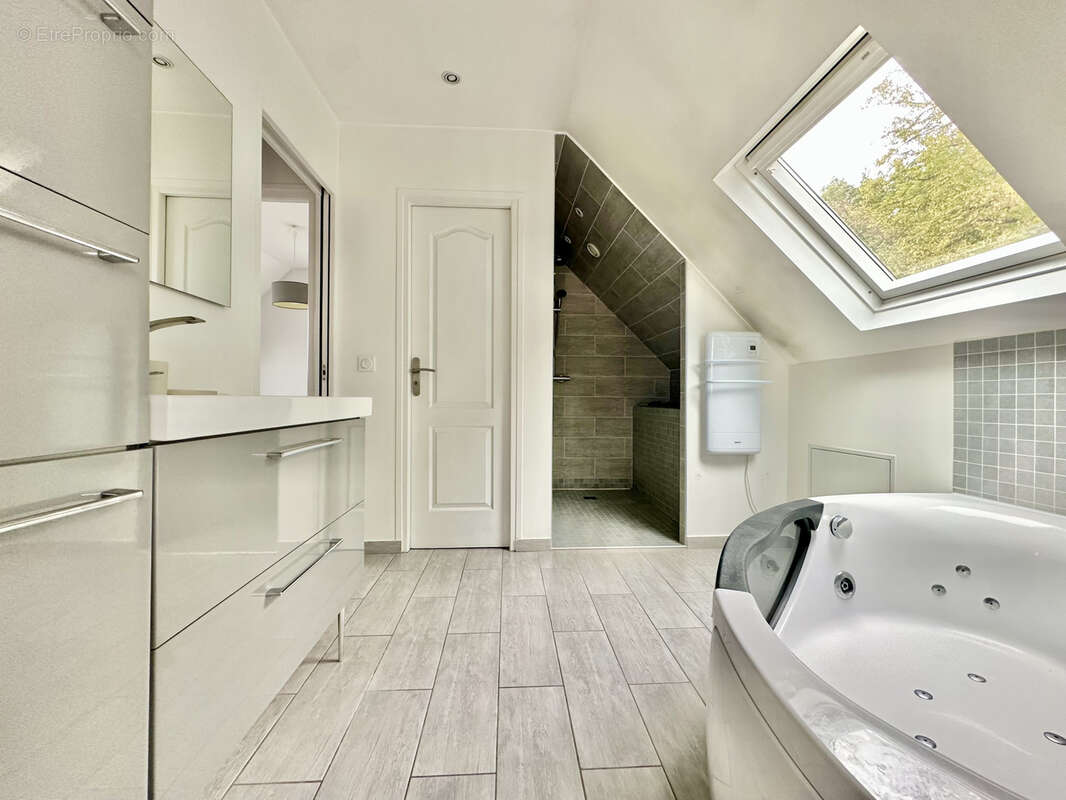 Maison à FONTAINE-CHAALIS