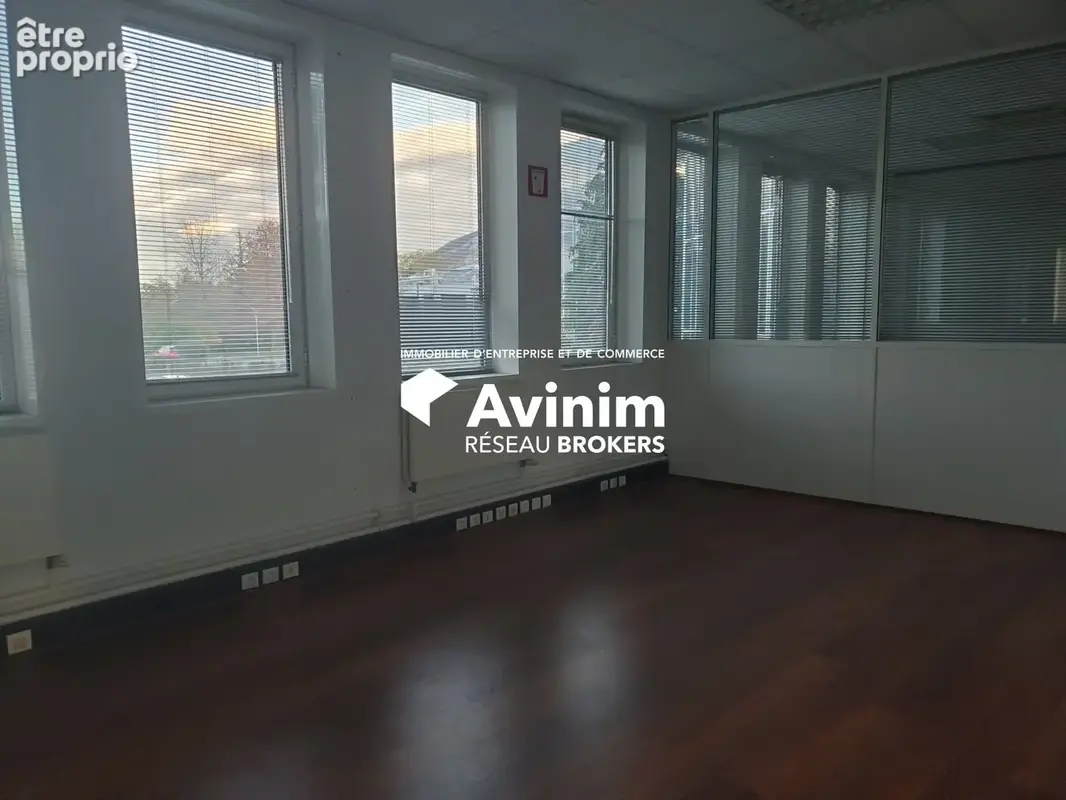 Commerce 737 m² à vendre à Archamps (74160) - photo 8