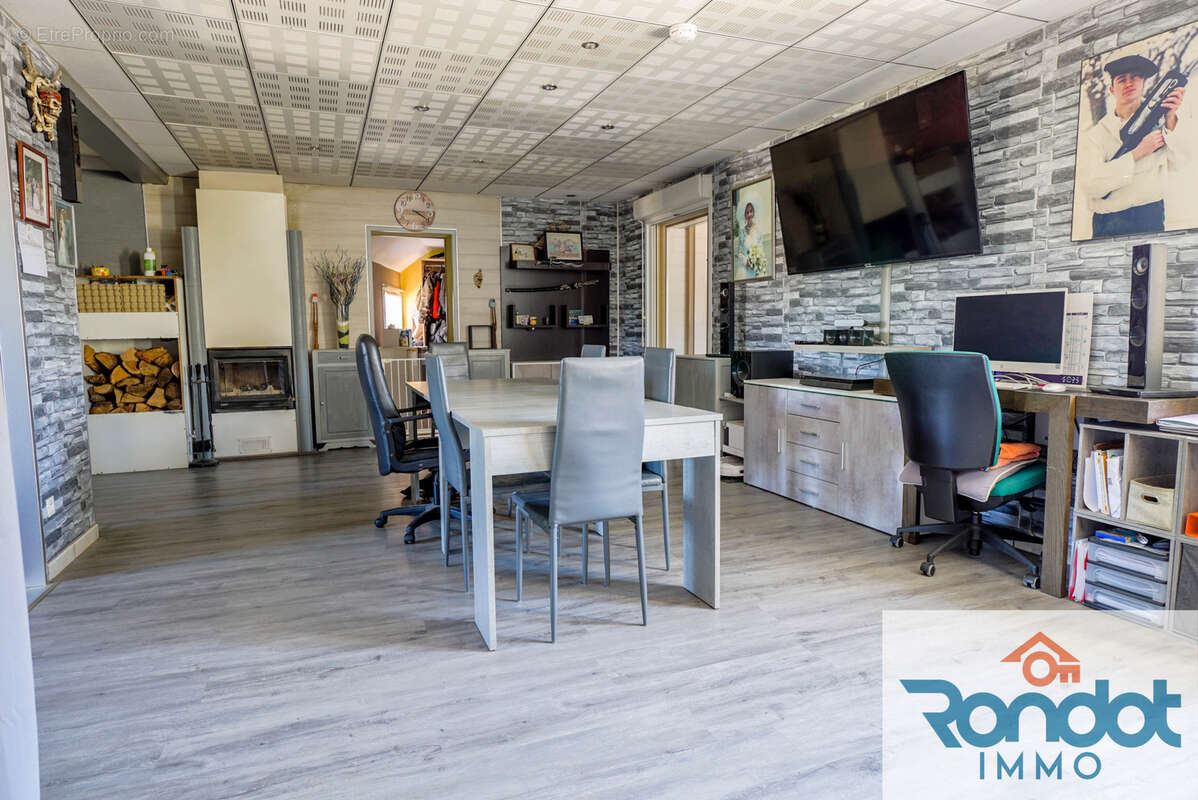 Maison à IS-SUR-TILLE