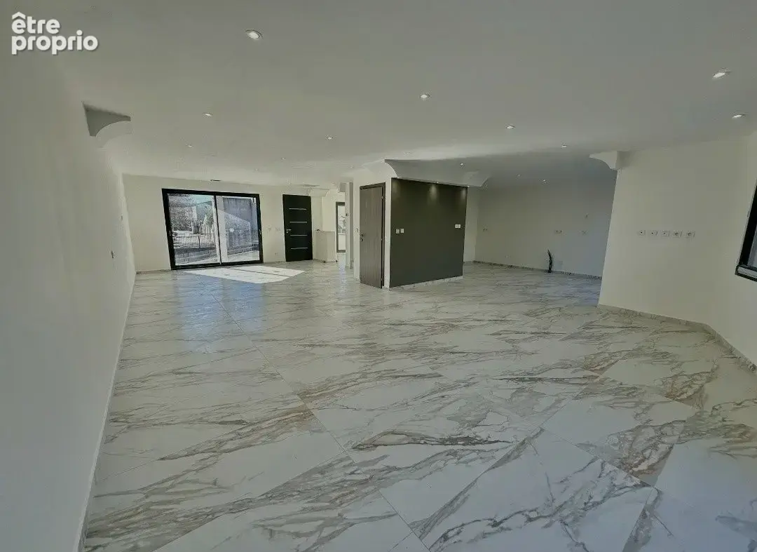 Villa contemporaine neuve 150 m2 - DPE A, piscine, beaux volumes et prestations soignées - photo 2