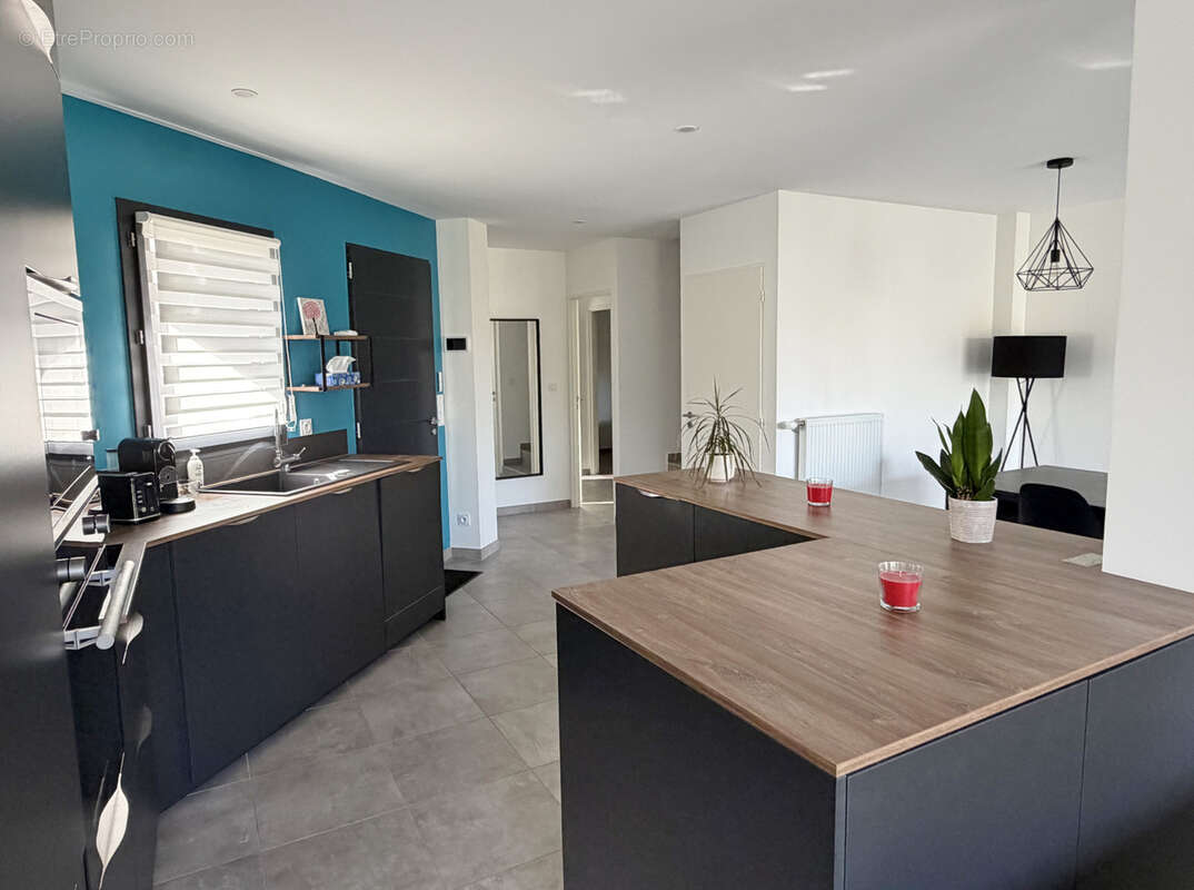 Maison à SAINT-GENIS-LES-OLLIERES