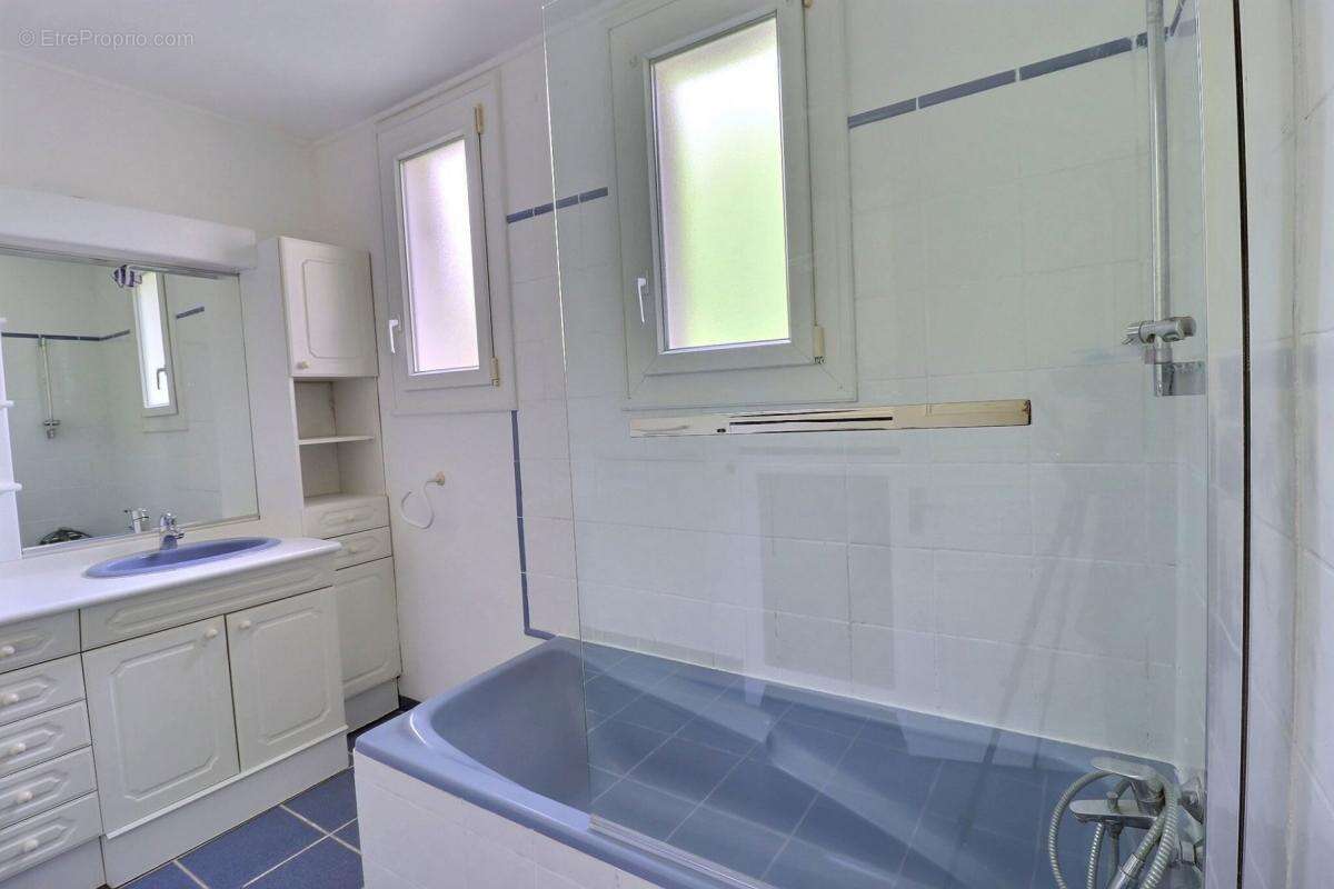 Maison à LA CELLE-SAINT-CLOUD