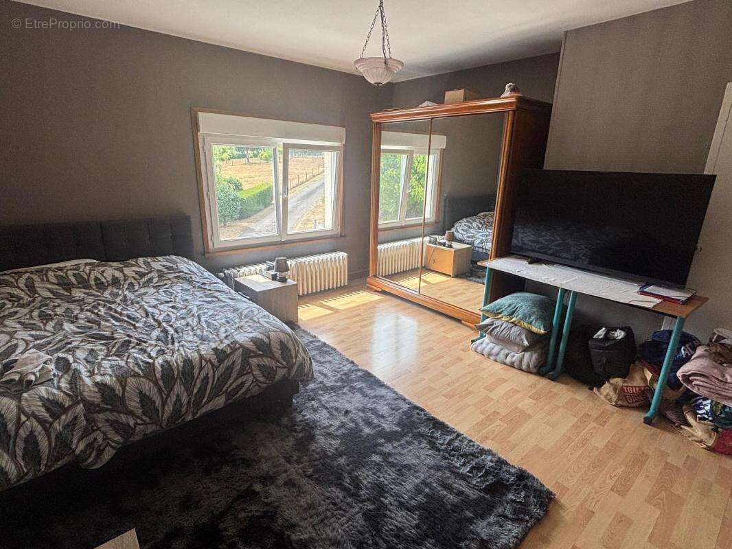 Maison avec dépendances et 6920 m² de terrain - photo 4