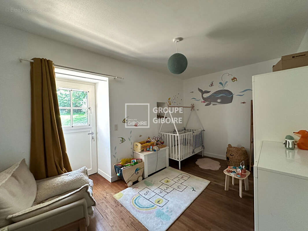 A vendre - giboire - longere renovée  de 210 m² - bourgbarré - terrain de 3600 m² - exposition sud-ouest - calme - plain-pied -  - photo 8