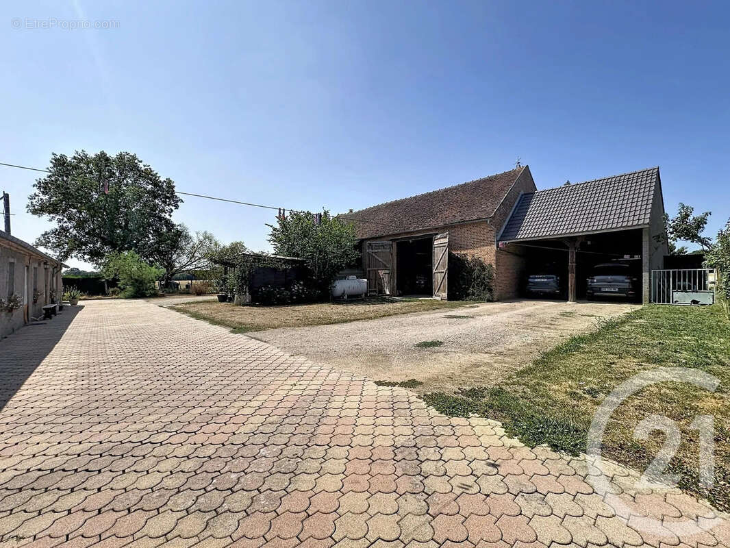 Maison 230 m² à Marcilly-En-Villette  - photo 19