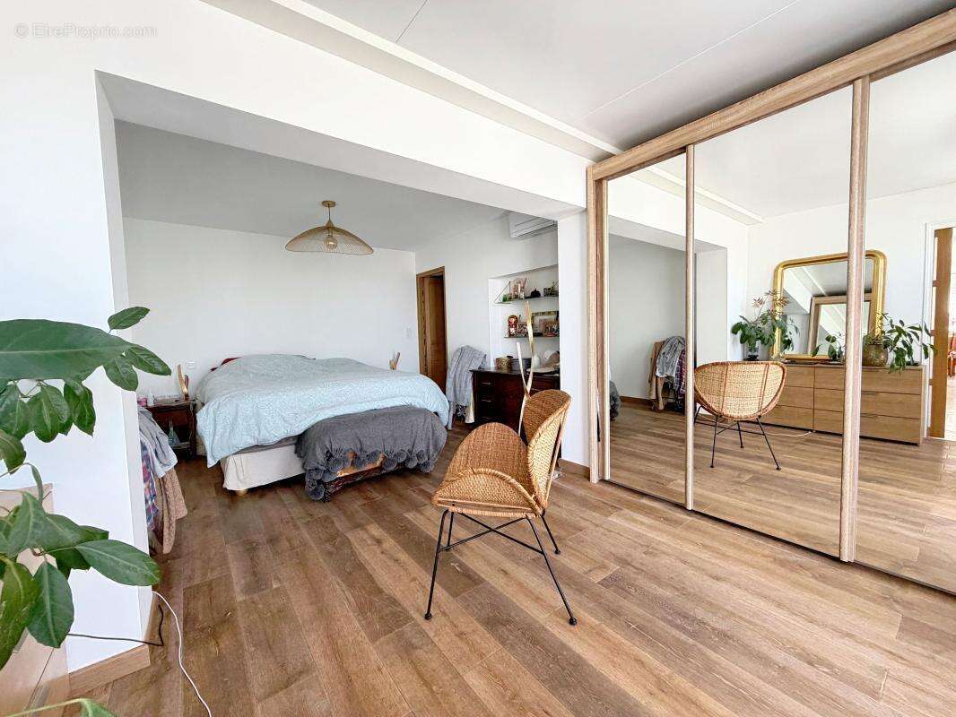 Appartement à VALLAURIS