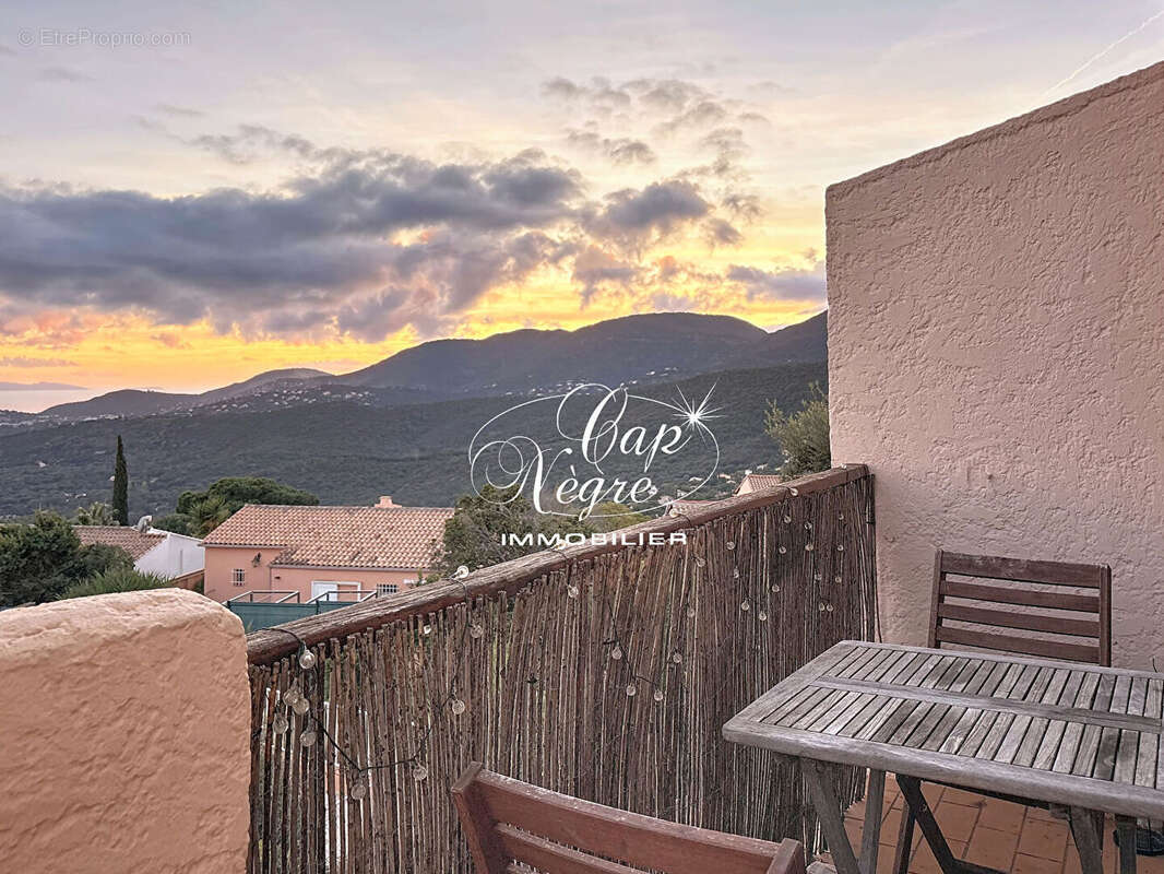 Appartement à LA CROIX-VALMER