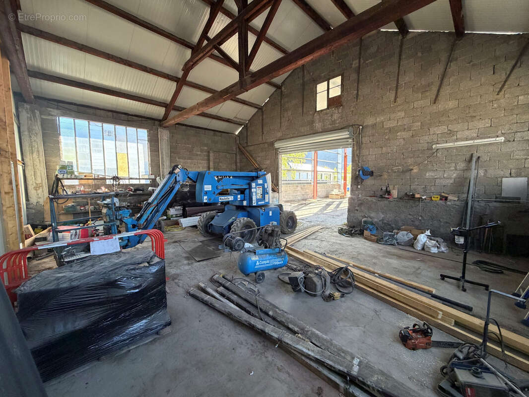 Commerce à SAINT-ETIENNE-DE-CUINES