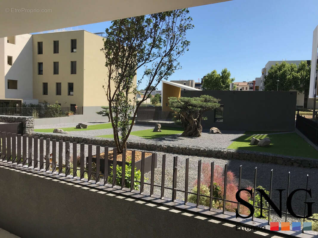 Terrasse - Appartement à SAINT-JEAN-DE-VEDAS