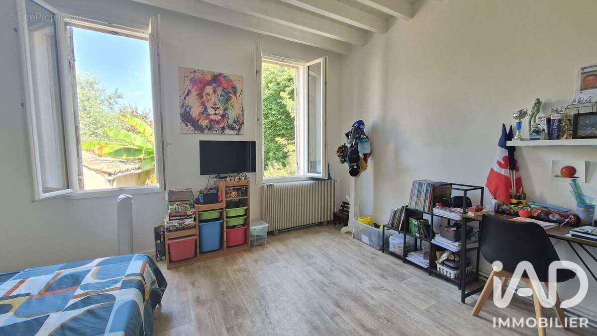 Maison 118 m² à Castillon-La-Bataille  - photo 6