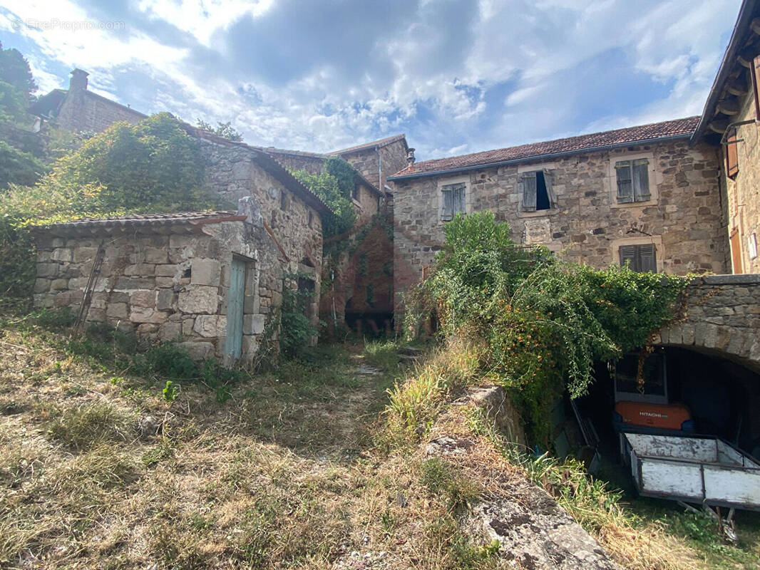 Maison à SAINT-PIERRE-SAINT-JEAN