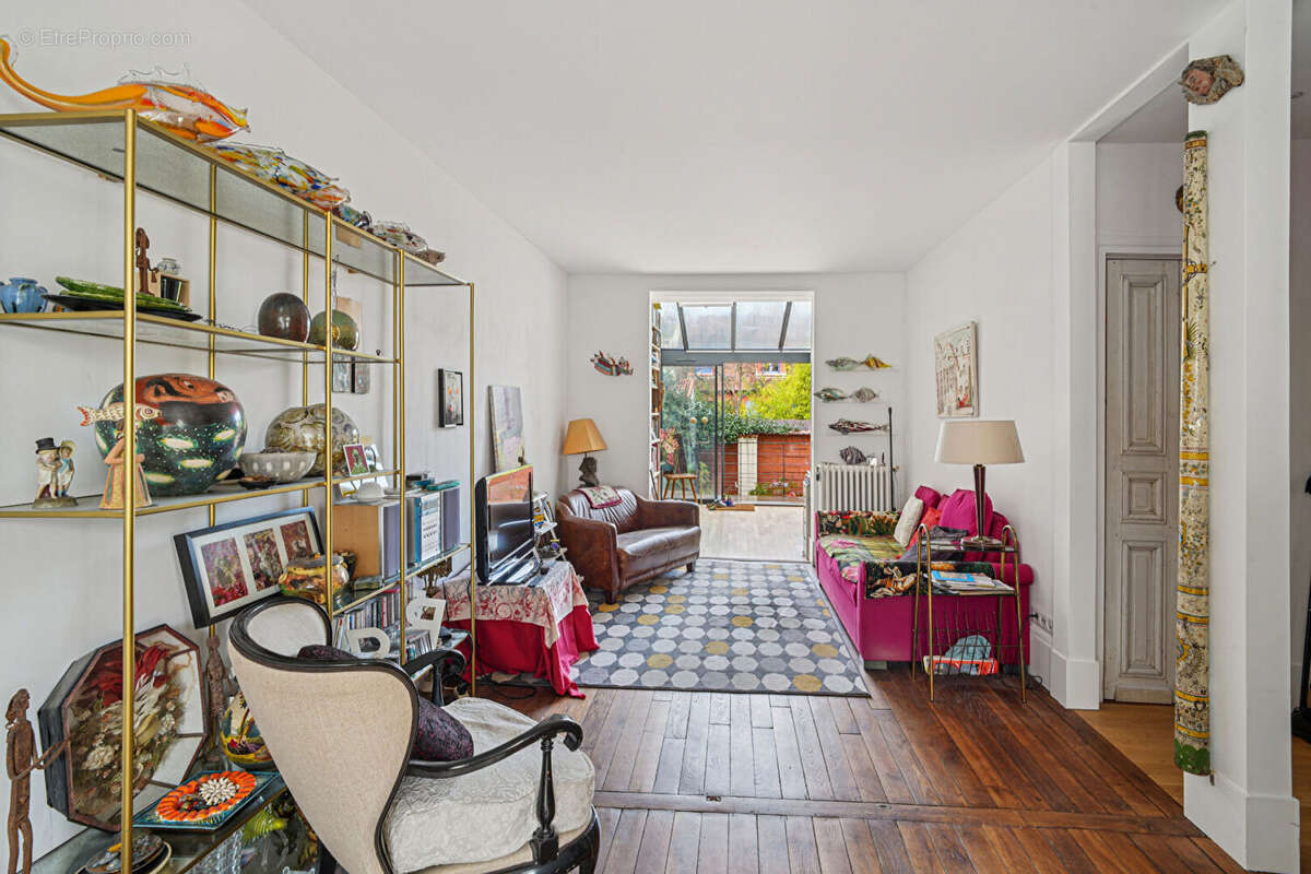 Appartement à LES LILAS