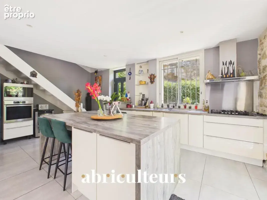 Mas provençal rénové de 249 m² avec dépendance en vente à Grans (13450) - photo 10