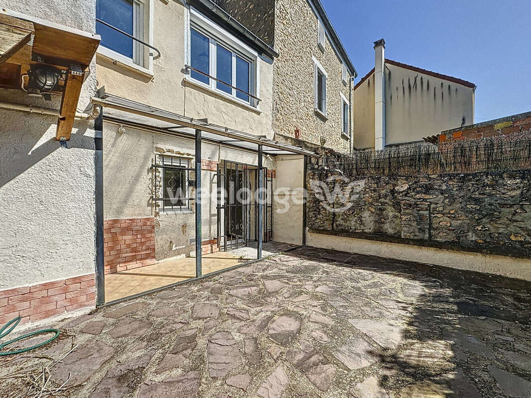 Maison à CHANTELOUP-LES-VIGNES