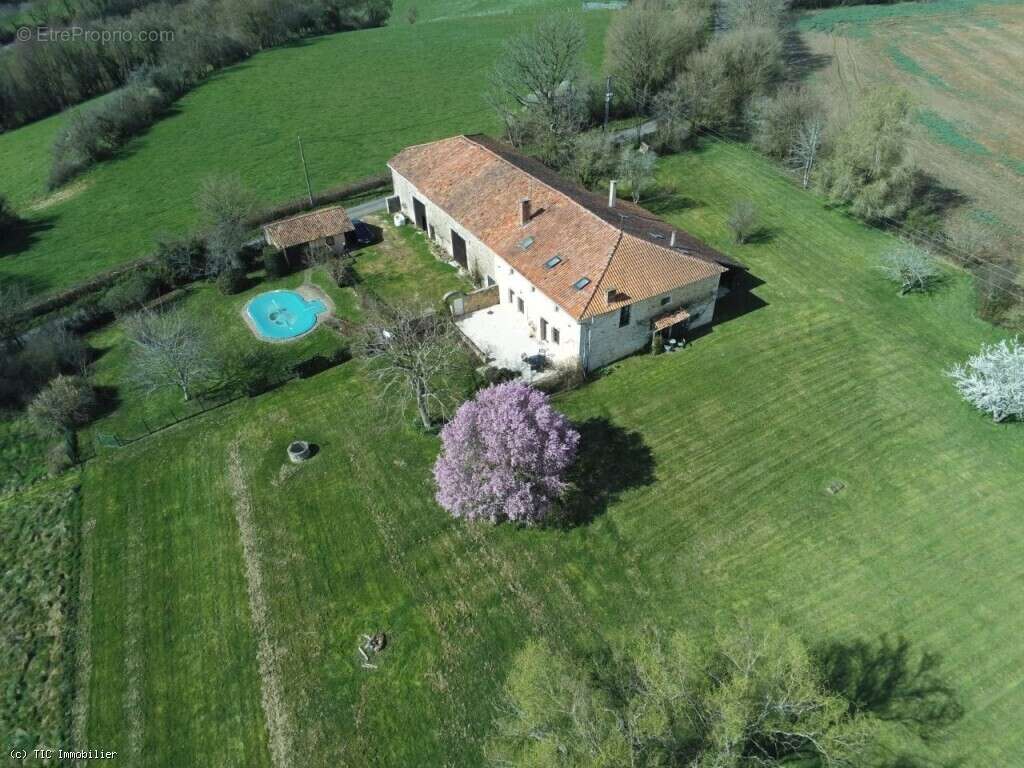 Maison à CHAMPAGNE-MOUTON