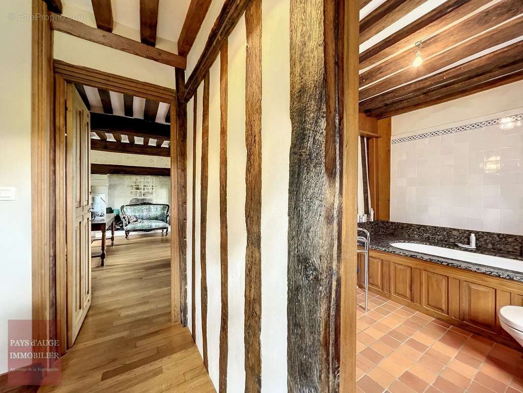 Maison à SAINT-PIERRE-SUR-DIVES