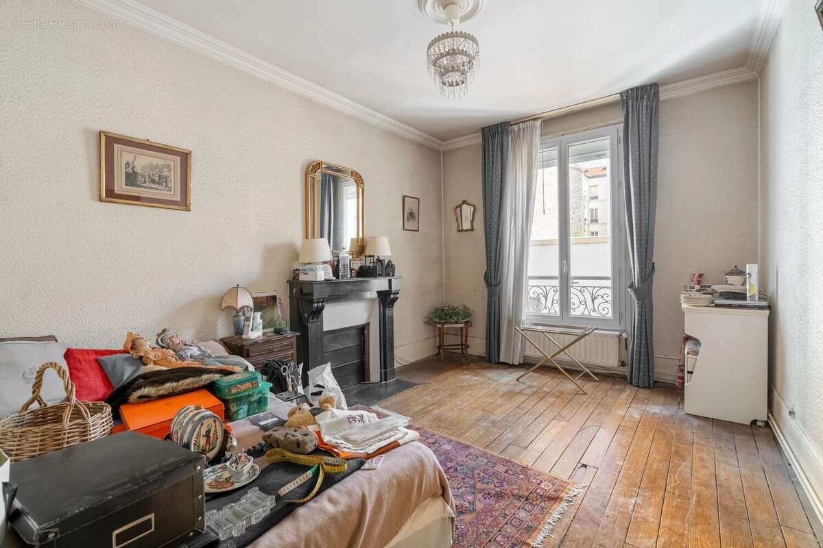 Appartement à LEVALLOIS-PERRET