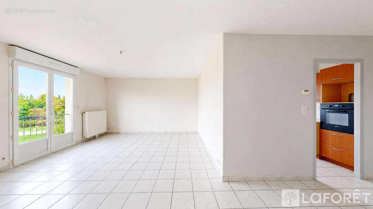 Appartement à YZEURE
