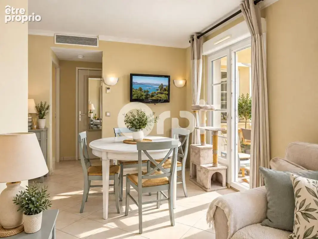 T3 traversant avec terrasse / dernier etage - domaine camiole - residence securisee + piscine + stationnement privatif - photo 3