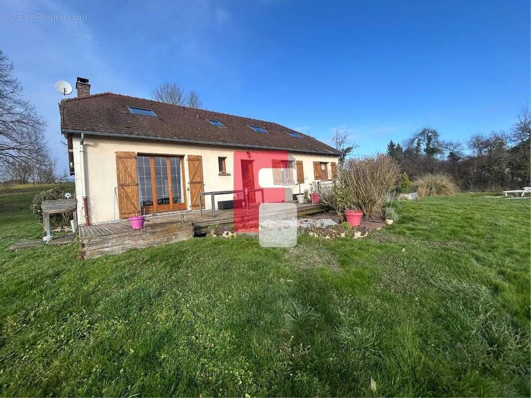 Maison à SAINT-PHAL