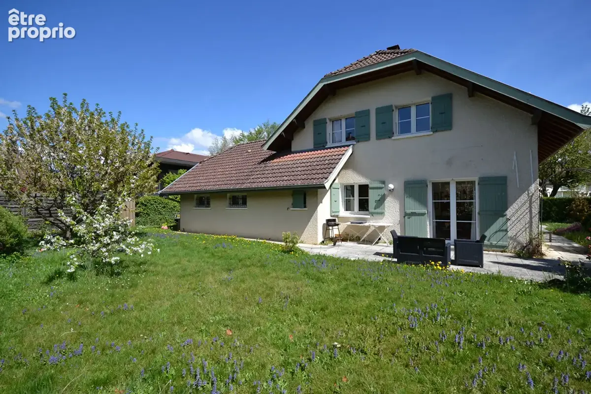 SAINT JORIOZ - Maison familiale de 185 m² au coeur du village à vendre - photo 9