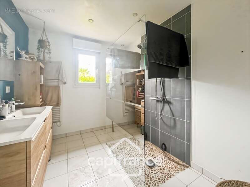 Maison à NOTRE-DAME-D&#039;ALIERMONT