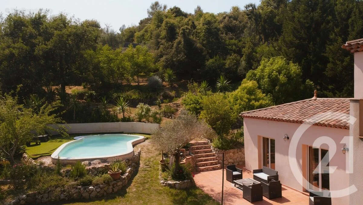 Maison à ROQUEFORT-LES-PINS
