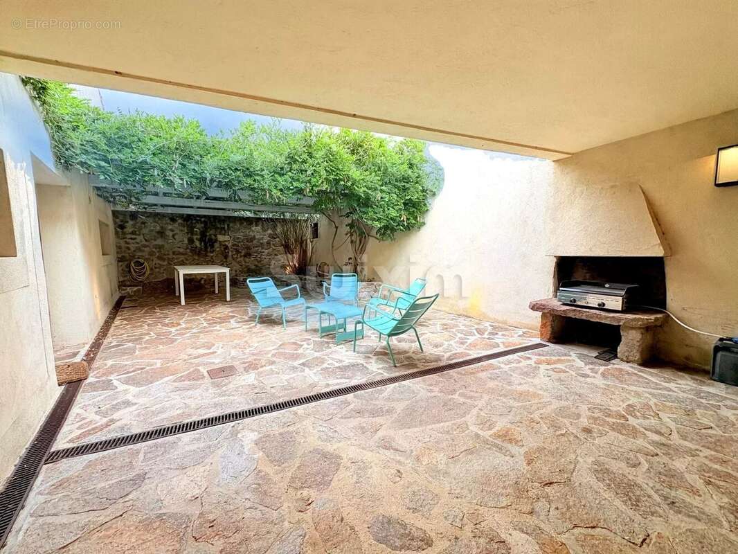 Maison à PLAN-DE-LA-TOUR