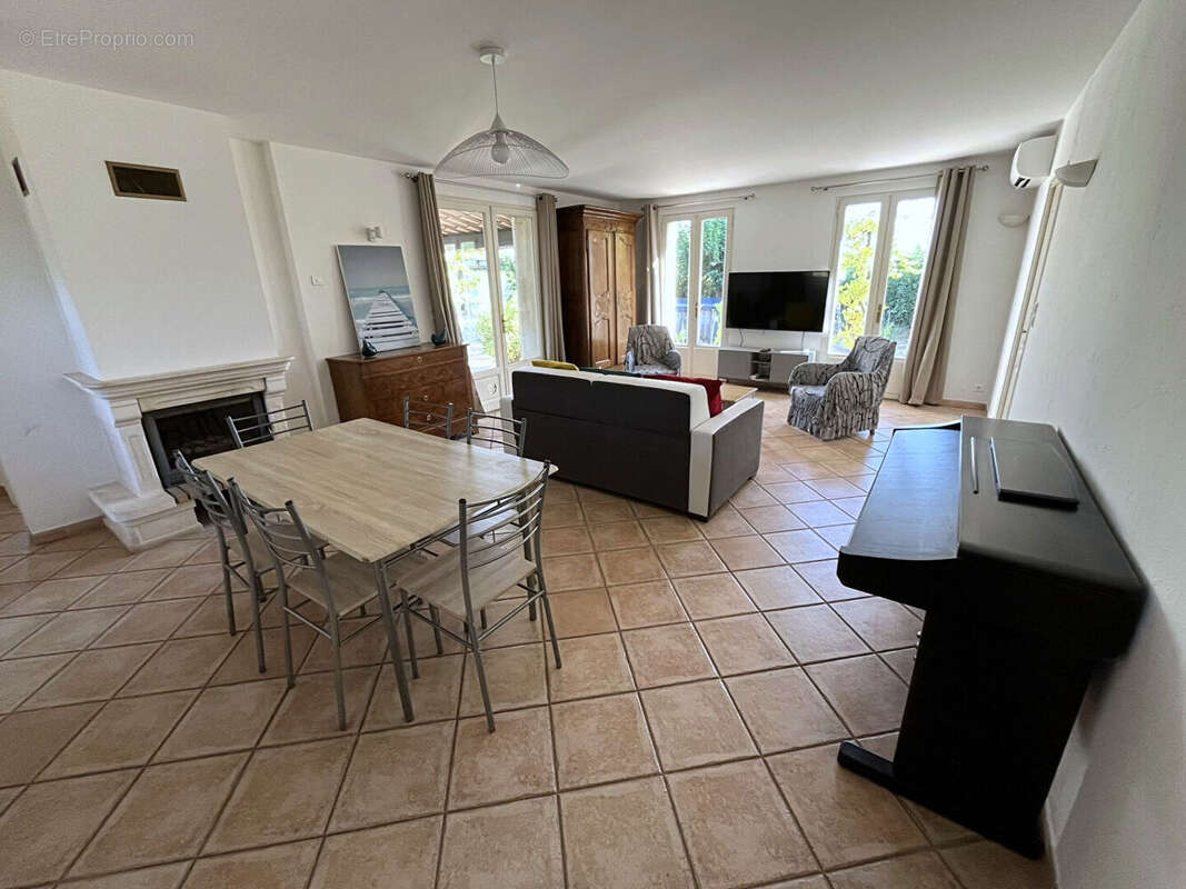 Maison à SAINT-CEZAIRE-SUR-SIAGNE