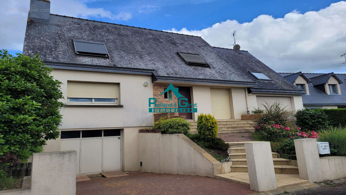 Maison familiale 140 m² habitables sur près de 600 m² de terrain avec sous-sol et grand garage - photo 2
